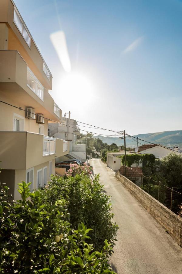 Apartment With Terrace And Sea View - Lucic Трогир Экстерьер фото