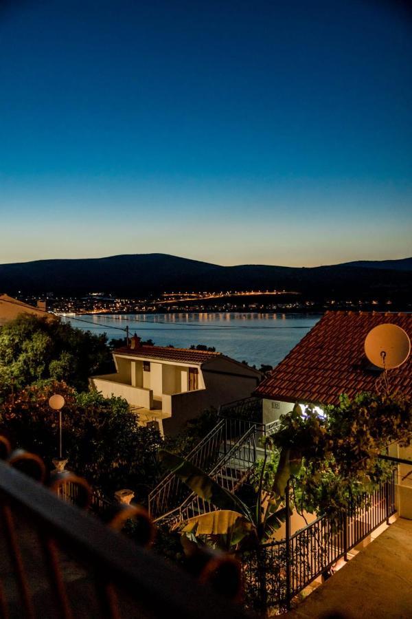 Apartment With Terrace And Sea View - Lucic Трогир Экстерьер фото