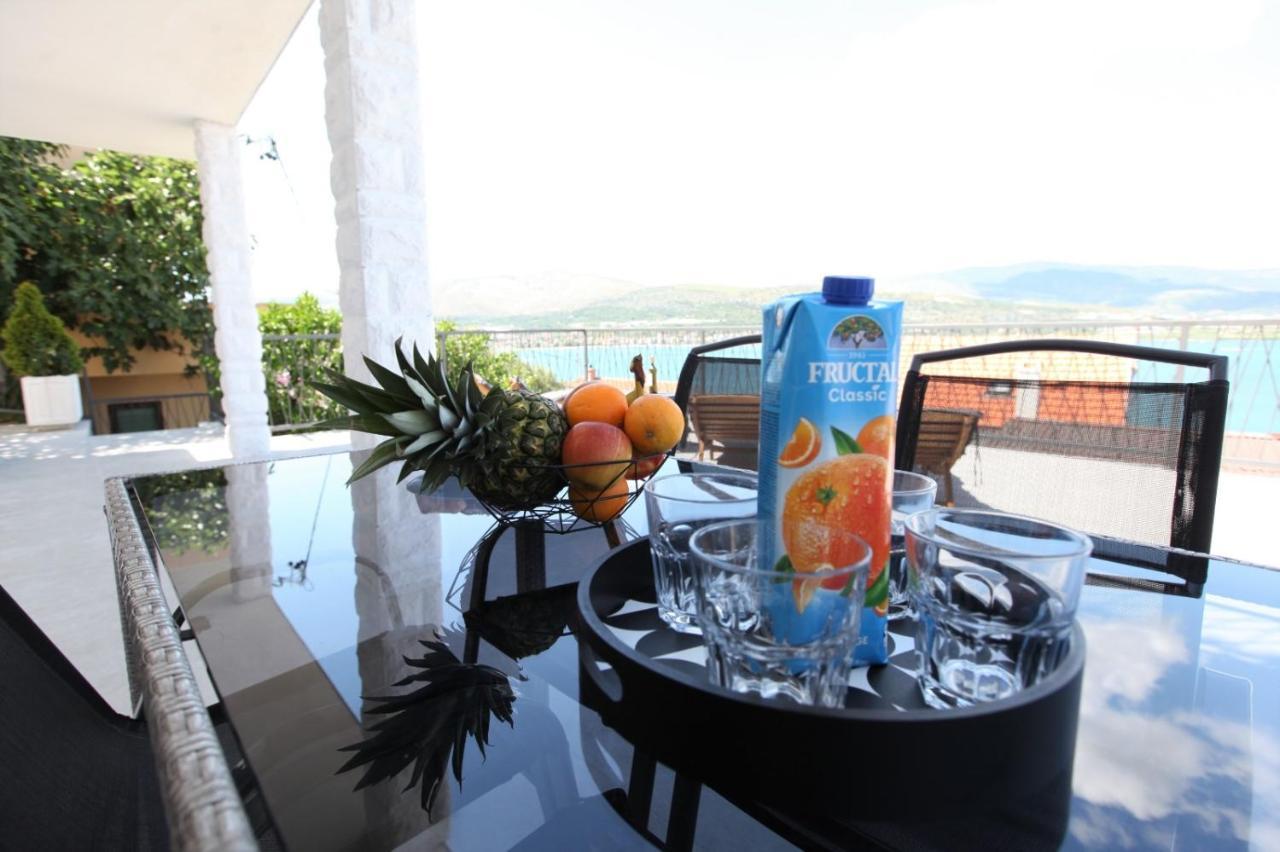 Apartment With Terrace And Sea View - Lucic Трогир Экстерьер фото