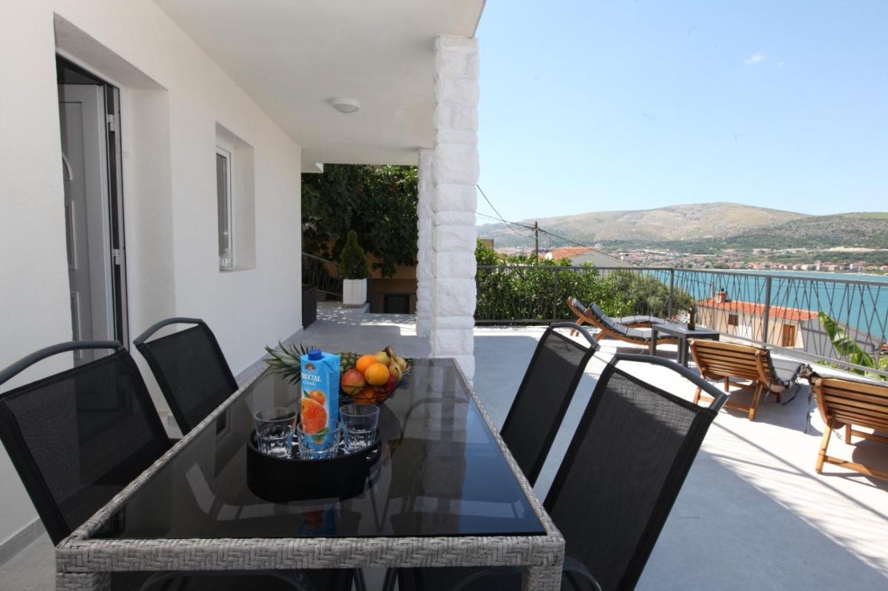 Apartment With Terrace And Sea View - Lucic Трогир Экстерьер фото