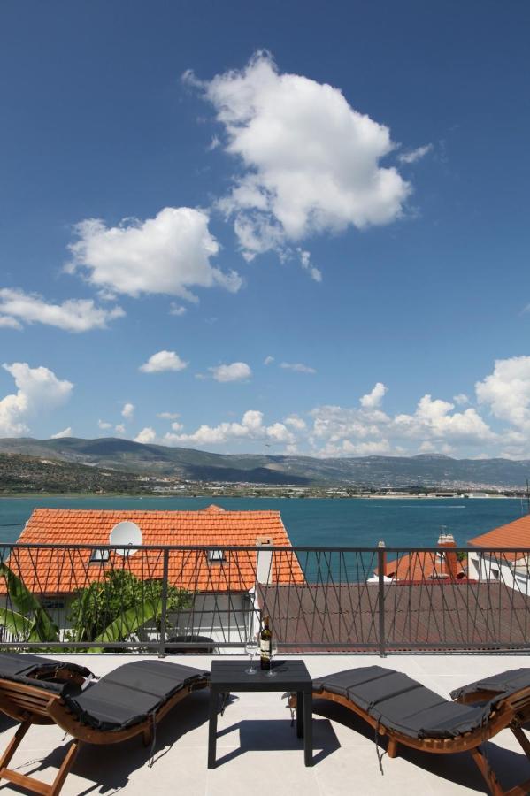 Apartment With Terrace And Sea View - Lucic Трогир Экстерьер фото
