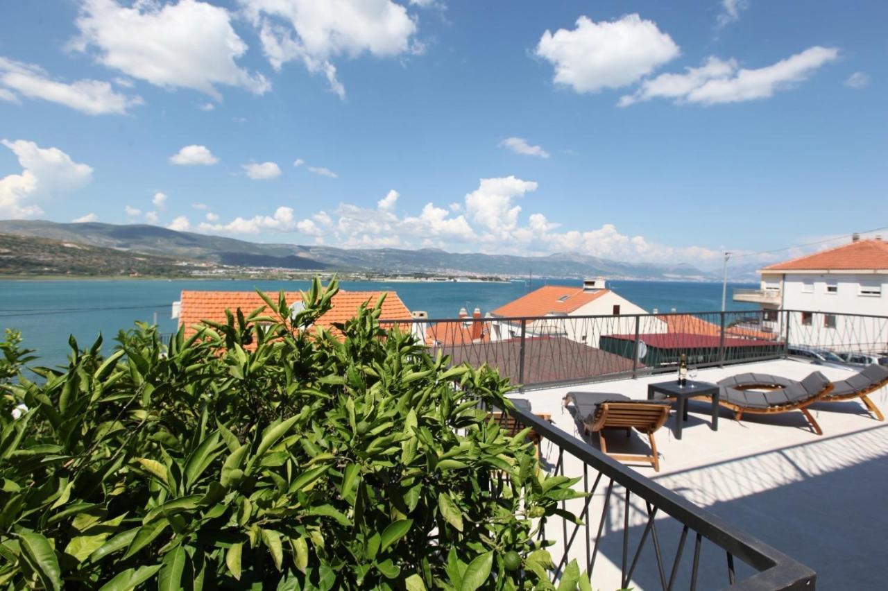 Apartment With Terrace And Sea View - Lucic Трогир Экстерьер фото