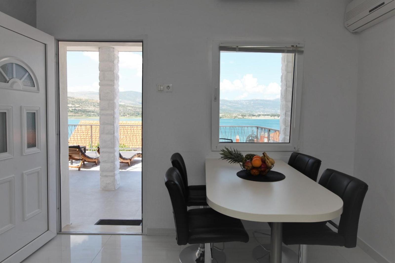 Apartment With Terrace And Sea View - Lucic Трогир Экстерьер фото