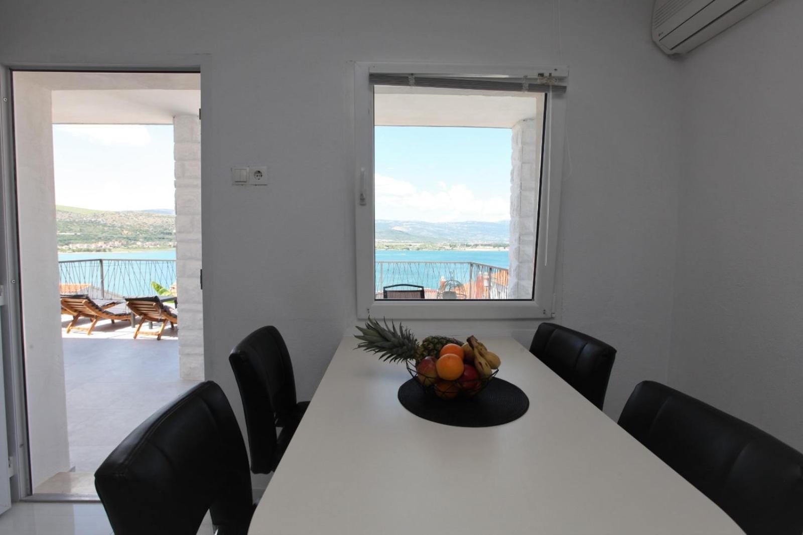 Apartment With Terrace And Sea View - Lucic Трогир Экстерьер фото